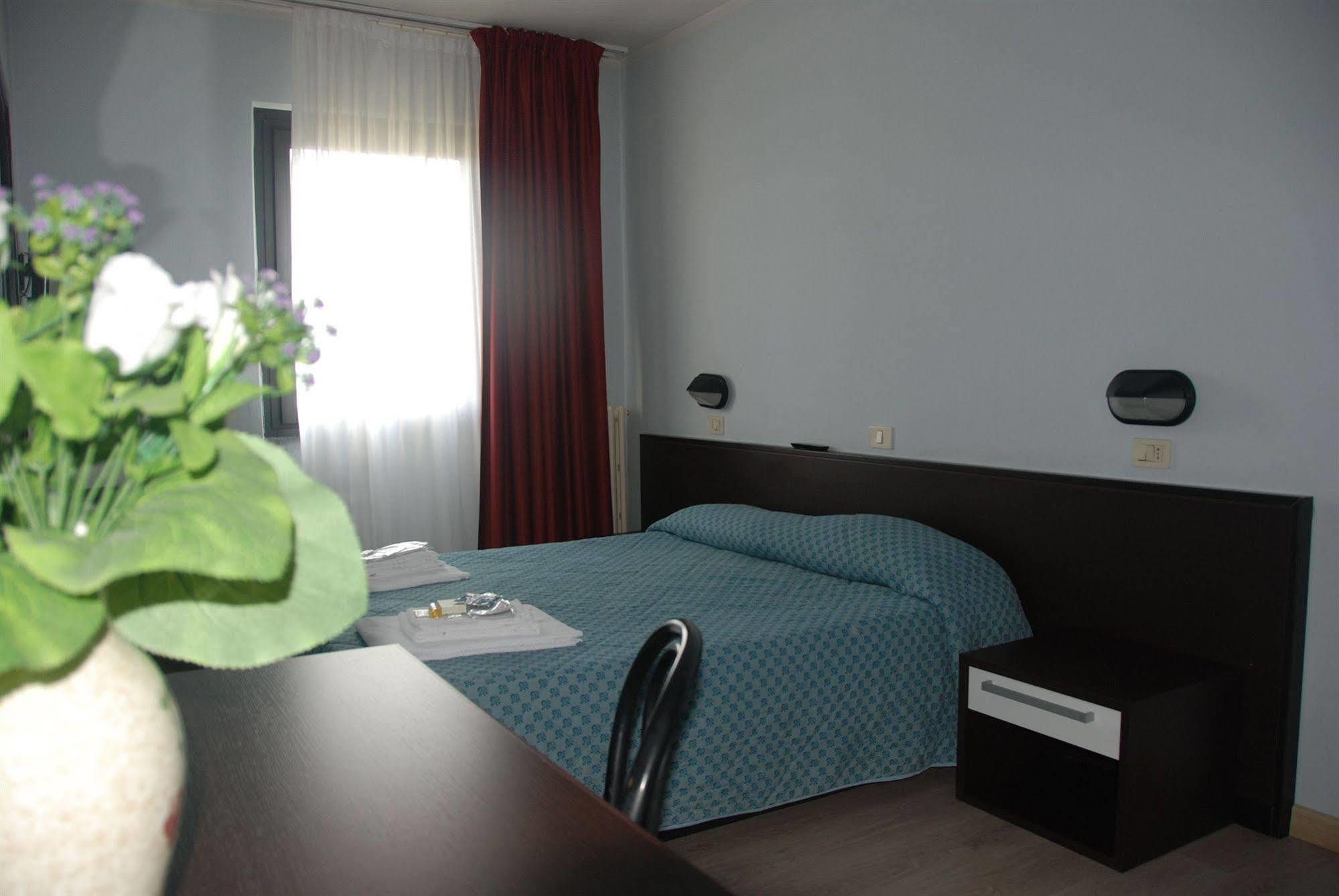 سالو Hotel Olivi المظهر الخارجي الصورة
